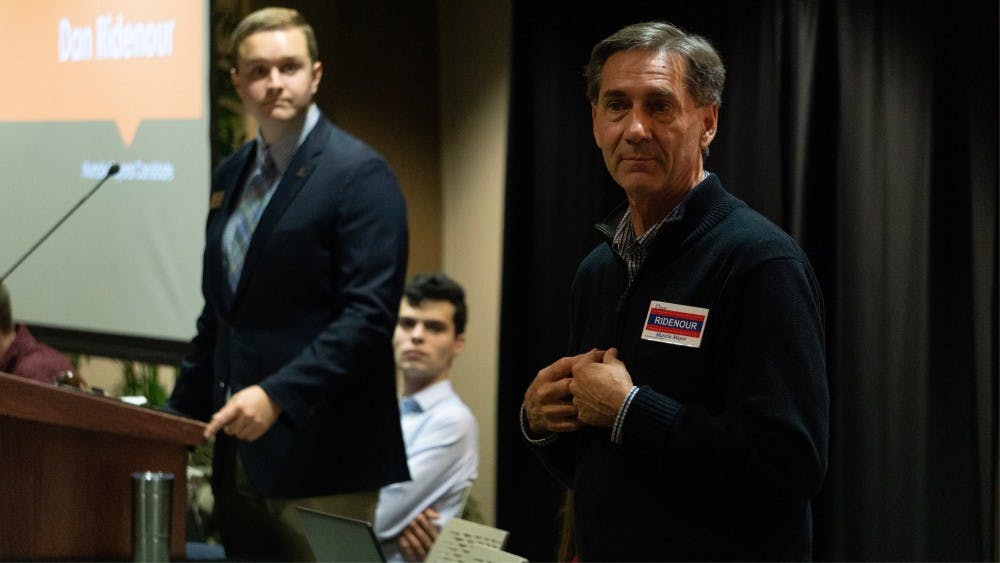 <p>&nbsp;Muncie mayoral candidate Dan Ridenour (R) speaks to the SGA senate as vice president Cameron DeBlasio looks on. Ridenour said his campaign would focus on fighting nepotism and improving government transparency during his speech. <strong>John Lynch, DN.&nbsp;</strong></p>