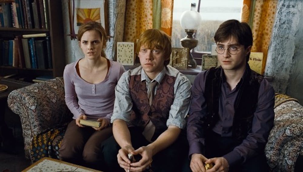 HP7-1-FP-00167(L-r) EMMA WATSON as Hermione Granger, RUPERT GRINT as Ron Weasley and DANIEL RADCLIFFE as Harry Potter in Warner Bros. Pictures