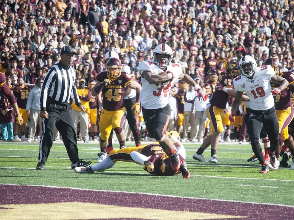 Sophomore Ball State running back James Gilbert scores his first touchdown of the day against Central Michigan. He finished with 141 rushing yards and 2 touchdowns in the 24-21 loss. DN//Colin Grylls