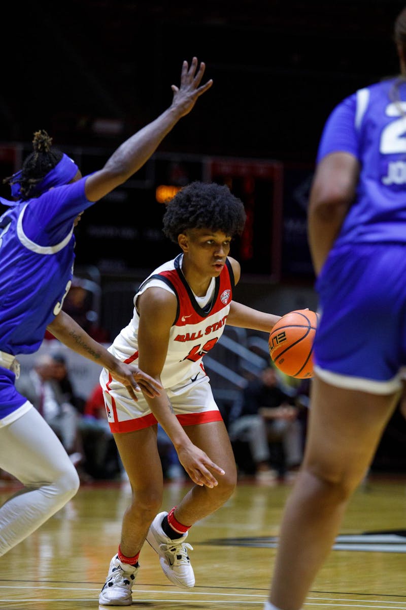 Junior Nyla Hampton looks to dribble to the basket against Buffalo Jan. 10 at Worthen Arena. Hampton made 12 points in the first half. Kate Tilbury, DN
