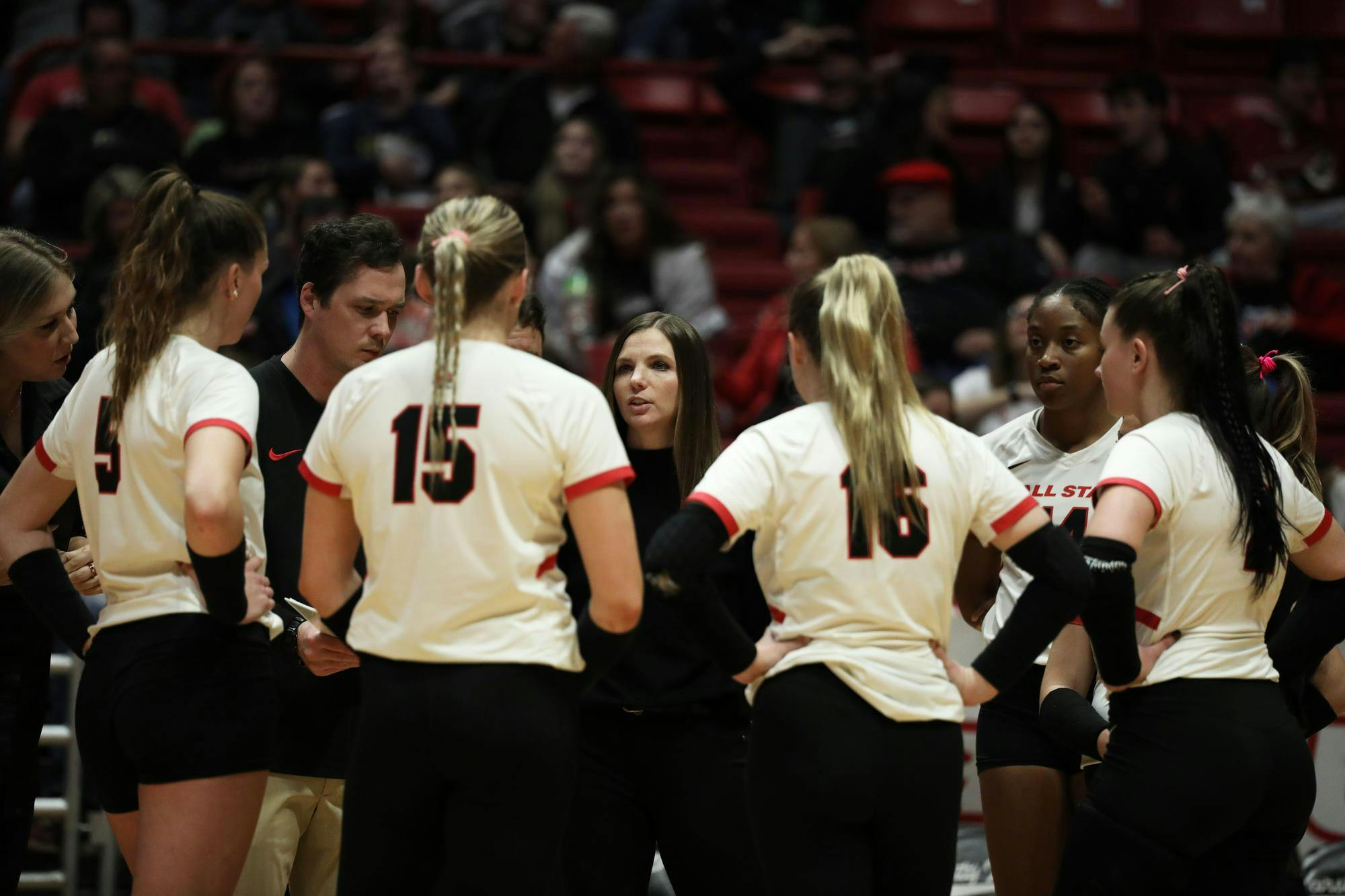 Ball State women's volleyball coach Kelli Miller Phillips talks to the team during a timeout against Northern Illinios Nov. 10 at Worthen Arena. Ball State won 3-1 against Northern Illinois. Mya Cataline, DN