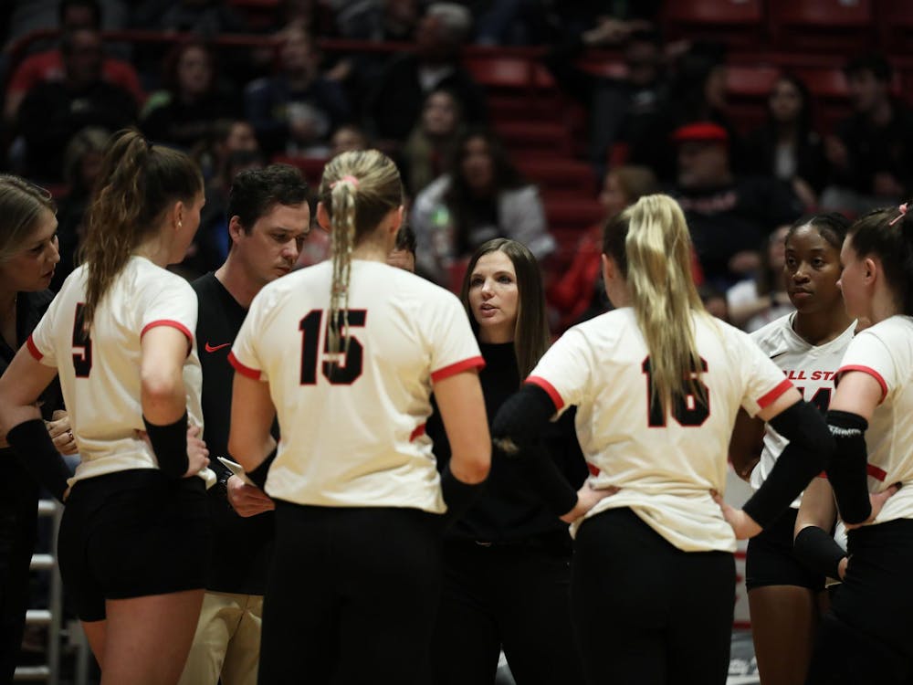 Ball State women's volleyball coach Kelli Miller Phillips talks to the team during a timeout against Northern Illinios Nov. 10 at Worthen Arena. Ball State won 3-1 against Northern Illinois. Mya Cataline, DN