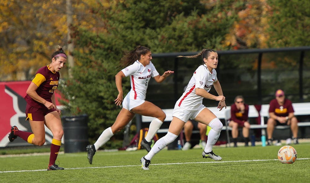 Junior forward Lexi Fraley takes the ball upfield against Central Michigan Oct. 26 at Briner Sports Complex. Fraley had 5 shots on goal. Andrew Berger, DN