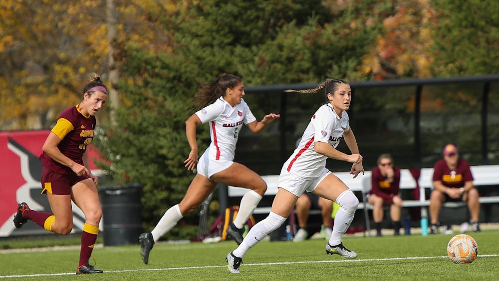 Junior forward Lexi Fraley takes the ball upfield against Central Michigan Oct. 26 at Briner Sports Complex. Fraley had 5 shots on goal. Andrew Berger, DN