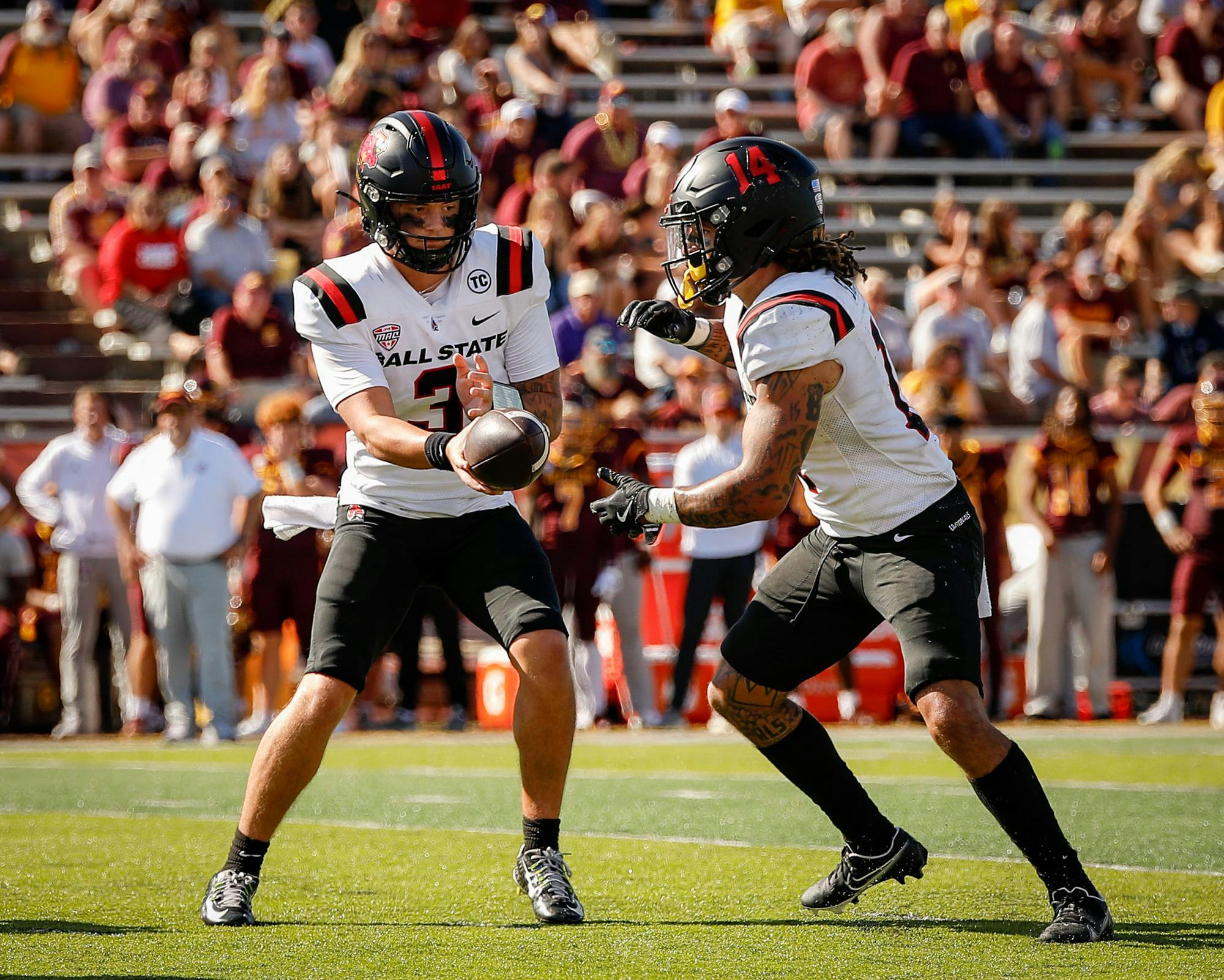 Freshman quarterback Kadin Semonza hands the ball off to senior running back Braedon Sloan against Central Michigan University Sept. 21 at Kelly/Shorts Stadium. Ball State fell to CMU 37-34. Andrew Berger, DN 