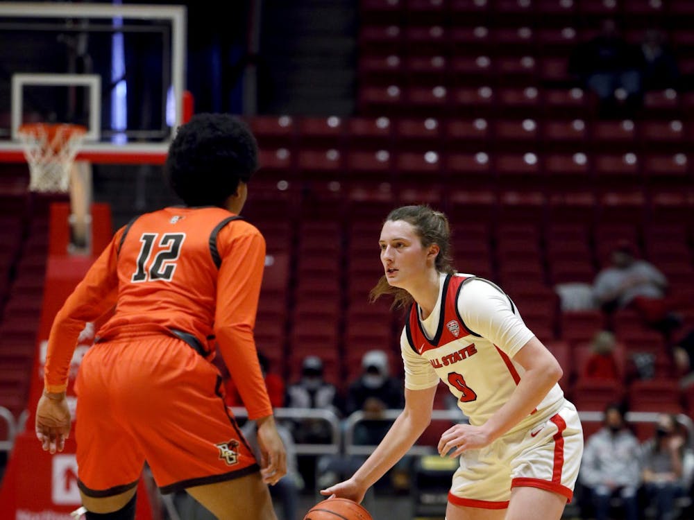 Freshman Ally Becki dribbles the ball on the court against Bowling Green on Feb. 5, 2022, at Worthen Arena in Muncie, IN. Becki scored 15 points during the game. Amber Pietz, DN