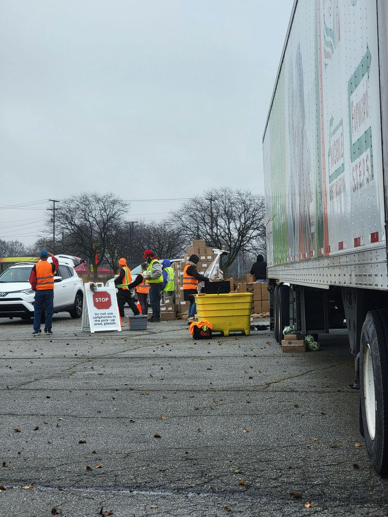 Second Harvest Food Bank Volunteers load food into cars, Nov. 21st, at Muncie Mall. Trinity Rea, DN