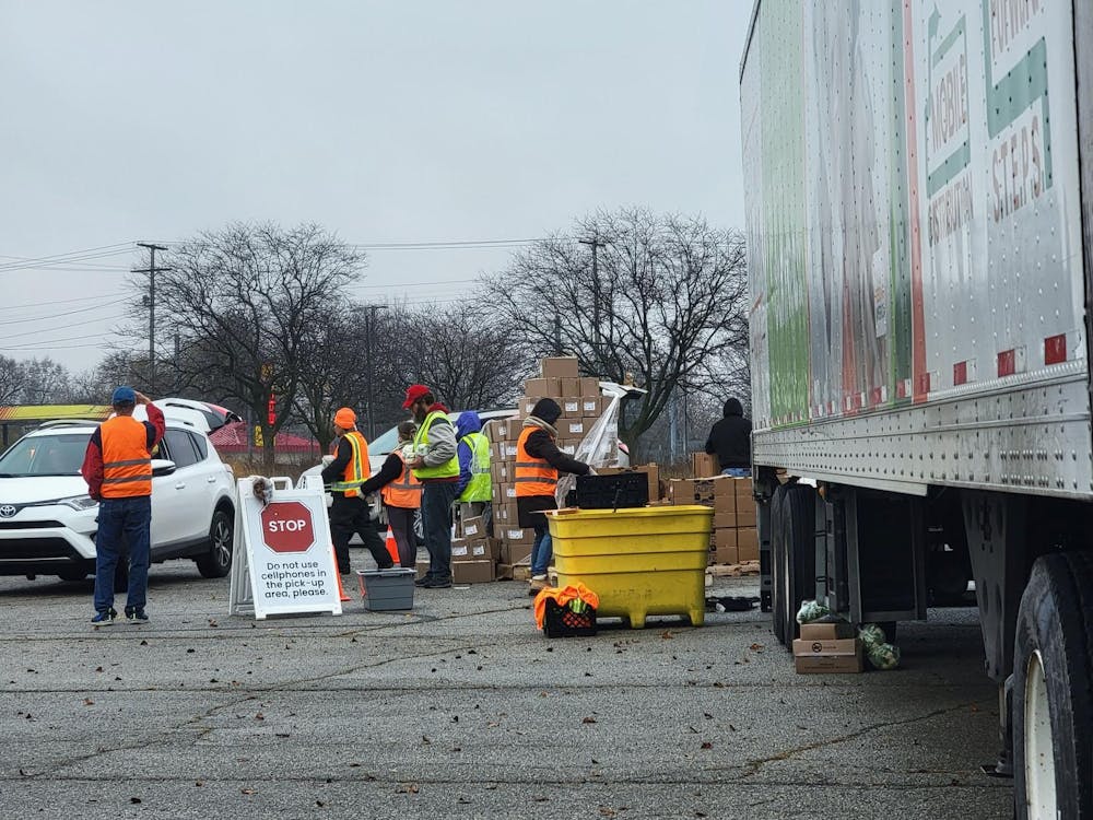 Second Harvest Food Bank Volunteers load food into cars, Nov. 21st, at Muncie Mall. Trinity Rea, DN