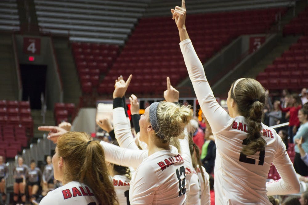 Women's volleyball wins big over UIndy in preseason matchup 