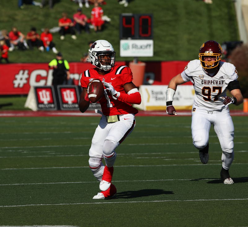 Redshirt sophomore quarterback Kiael Kelly looks to throw the ball against Central Michigan Oct. 21 at Scheumann Stadium. Kelly scored two touchdowns in the game. Mya Cataline, DN