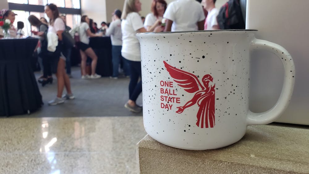 Students who gather in the David Letterman Media and Communications building this afternoon were given free mugs for writing thank you notes to donors as part of One Ball Sate Day April 9, 2019. The inaugural event involved on-campus events, online donations and contests to unlock funds for various causes at Ball State. John Lynch, DN