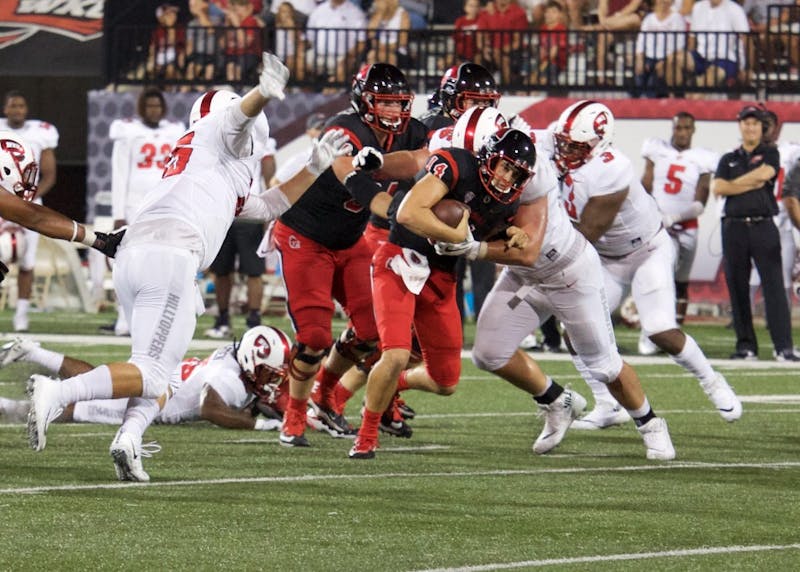 Redshirt sophomore quarter back Jack Milas runs the ball at the game on Sept. 23 against Western Kentucky. The Cardinals lost 21-33. Rebecca Slezak, DN