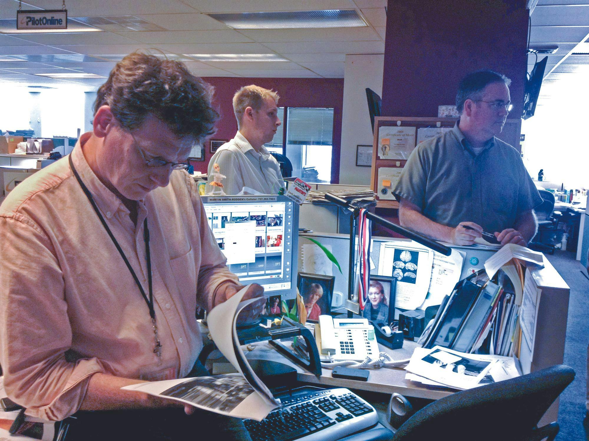 During an August 2012 daily editor’s meeting at The Virginian-Pilot (Norfolk, VA), Daily Sections Photo Editor Martin Smith-Rodden makes a presentation on the options for photos for the next day’s newspaper and online content. (Hyunsoo Leo Kim / The Virginian-Pilot)