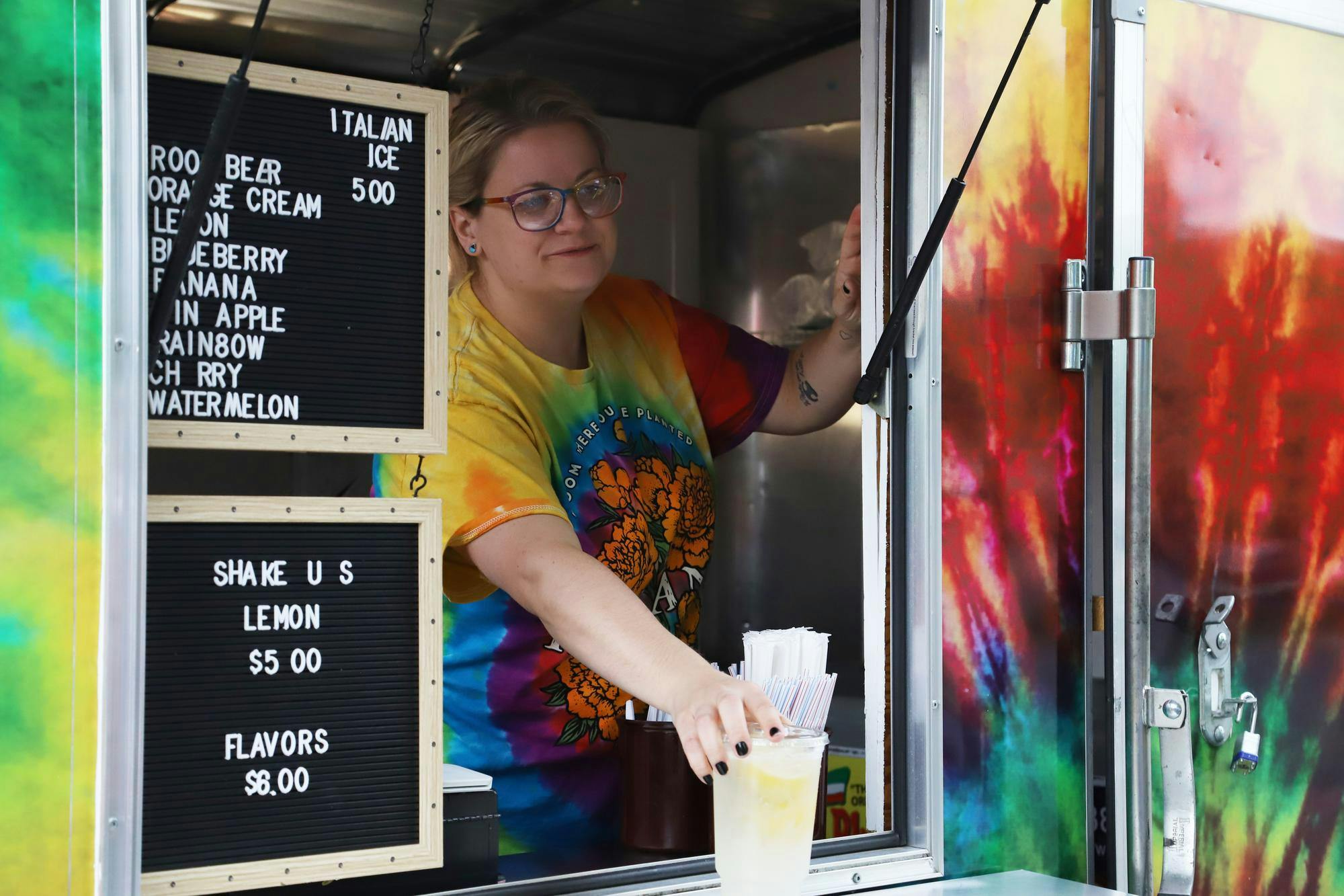 A vendor at the Minnetrista Museum and Gardens farmers market sells a lemoade shakeup June 8. The vendor was also selling Italian ice. Olivia Ground, DN