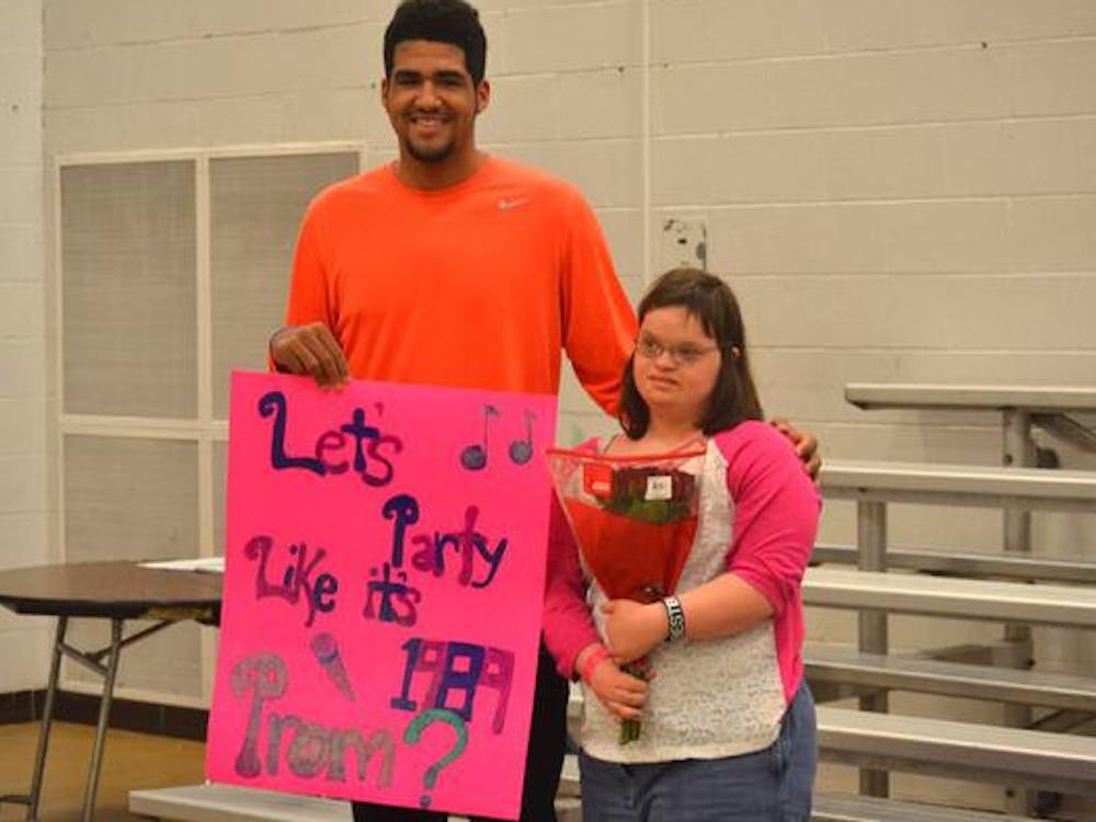 Trey Moses, a Ball State men’s basketball signee, met Ellie Meredith at Eastern High School in Kentucky through a peer tutoring program and spends gym class with her. Moses presented the poster board to Ellie in front of their gym class. PHOTO COURTESY OF TWITTER