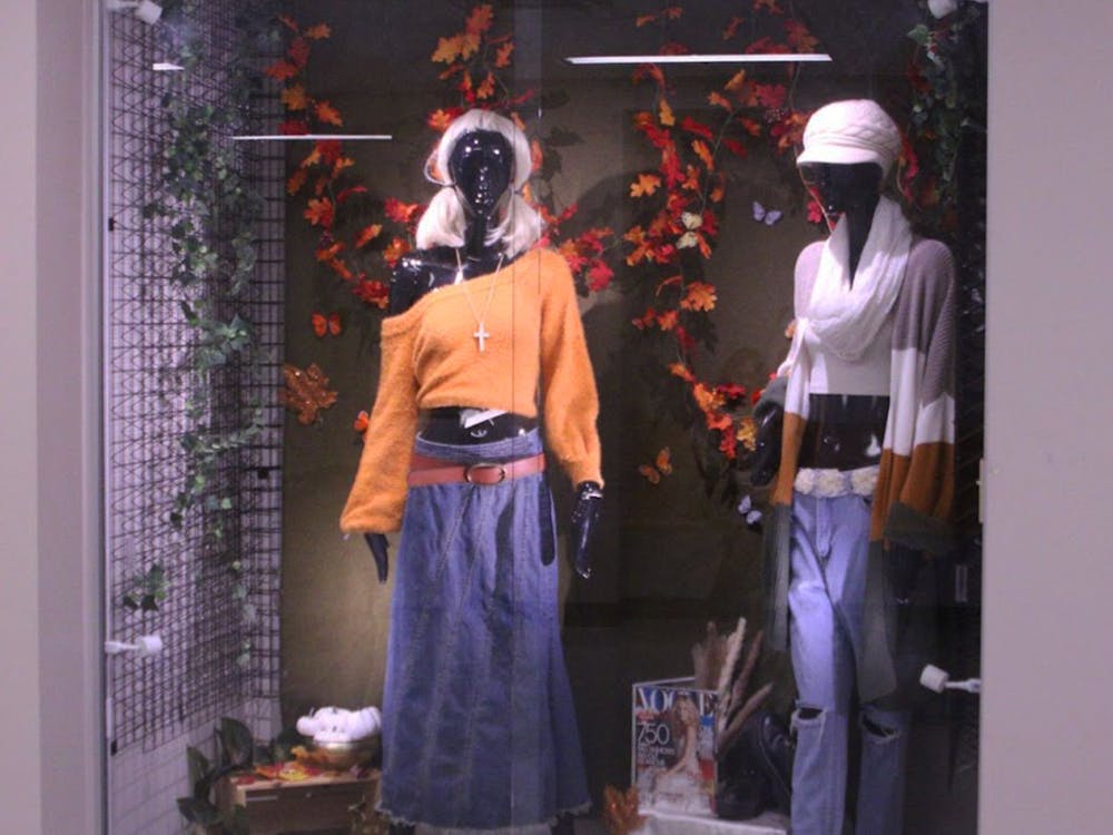 Fashion 245, visual merchandising, students’ design’s in a case Sept. 28 in the Applied Technology Building. Fashion 245 is a class requirement for a fashion major. Ellie Marker, DN