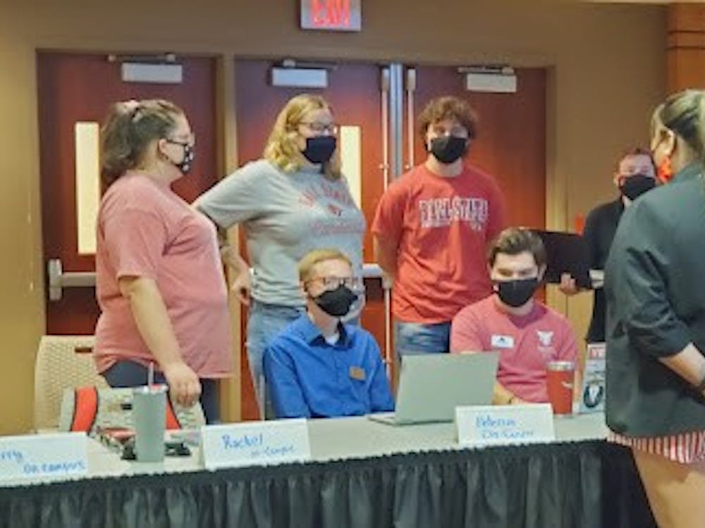 Student Government Association (SGA) President Tina Nguyen talks with SGA senators at the meeting Sept. 29. Senators discussed upcoming events including a climate strike, the “Hit the Books Bash” and plans for a sexual assualt awareness event. Nathan Hill, DN