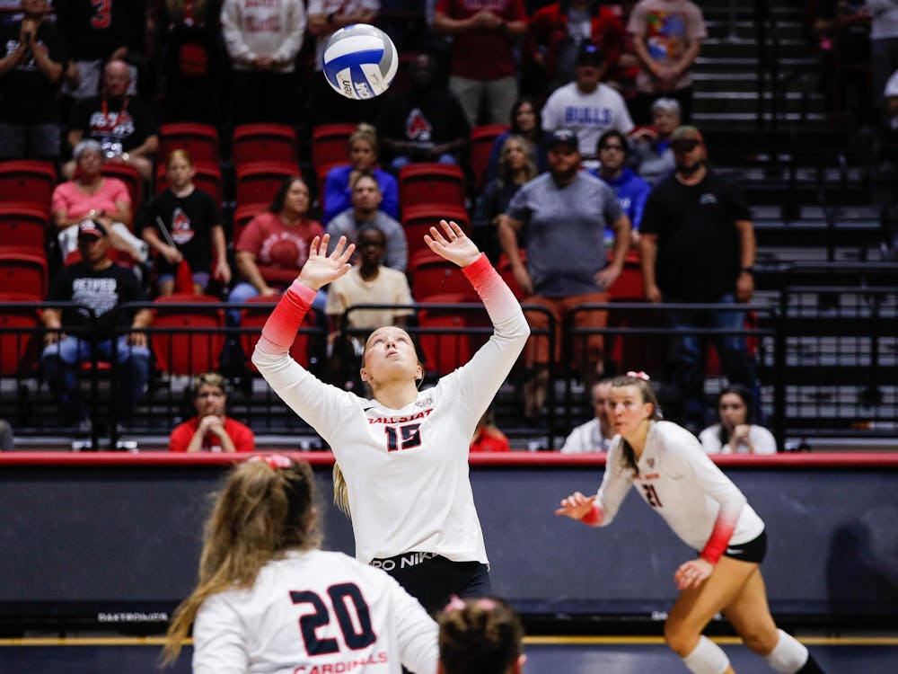 Senior setter Megan Wielonski sets the ball against Buffalo Oct. 12 at Worthen Arena. Wielonski had 13 digs in the game. Andrew Berger, DN