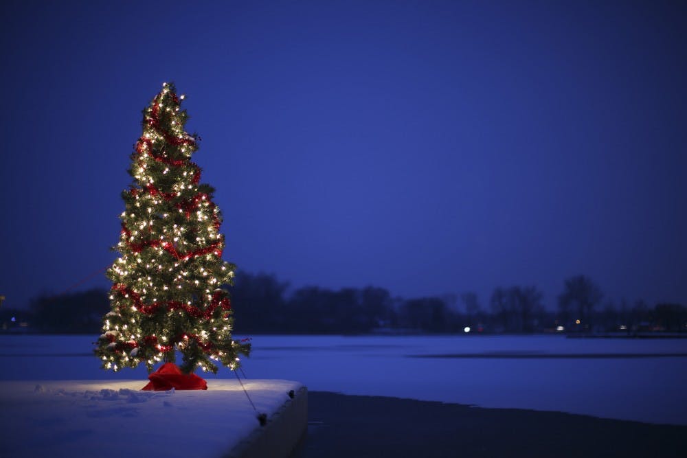 A Christmas tree sits on a dock in the snow at White Bear Lake in Minnesota on Monday, Nov. 30, 2015. (Jeff Wheeler/Minneapolis Star Tribune/TNS)