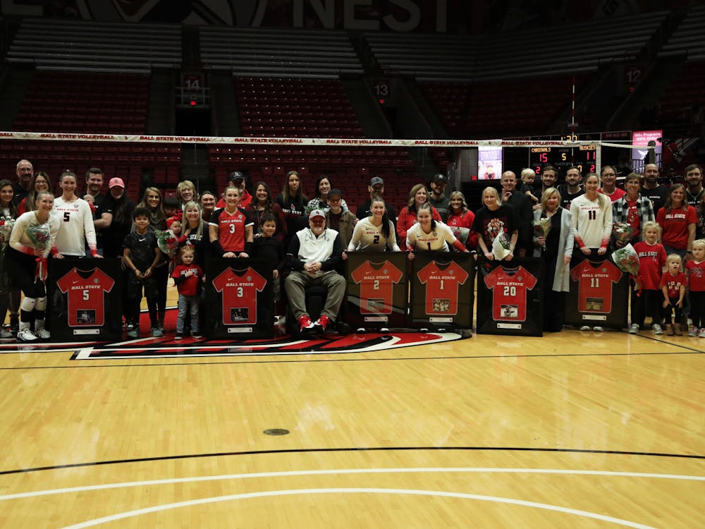 Ball State women's volleyball seniors and their families pose for a photo Nov. 11 at Worthen Arena. The Cardinals celebrated senior night after the game. Mya Cataline, DN