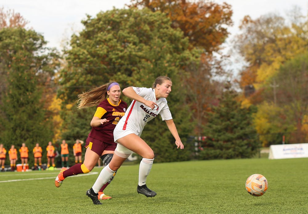 Sophomore defender Sami Bird takes the ball upfield against Central Michigan Oct. 26 at Briner Sports Complex. Bird played 51 minutes in the game. Andrew Berger, DN