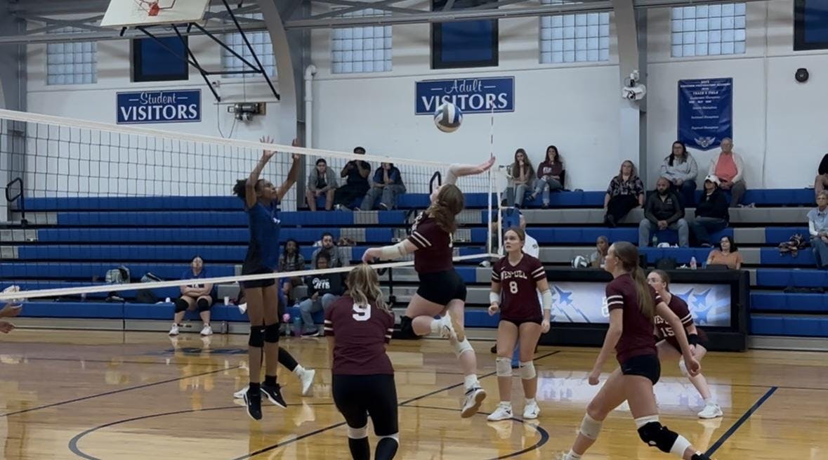 Freshman Jocelyn Moser obtaining point to further team lead on third set. PHOTO BY XAVIER HARRIS
