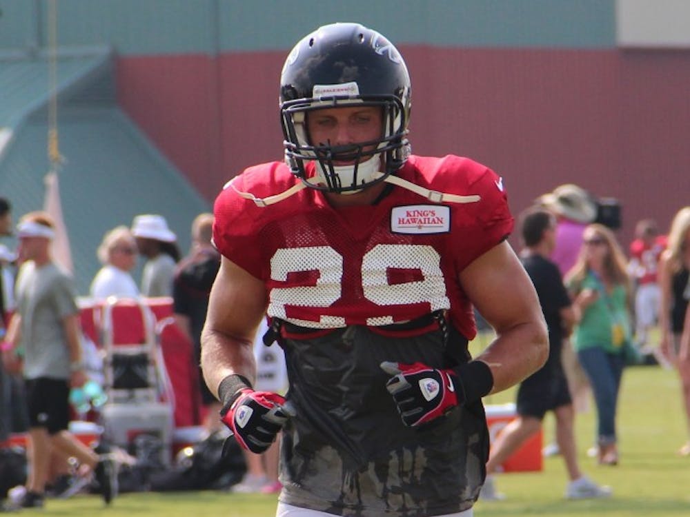 Sean Baker takes part in practice during his stint with the Atlanta Falcons. Baker was released by the Falcons after training camp, and the Colts signed Baker to the practice squad on Oct. 29. PHOTO COURTESY OF WIKIMEDIA COMMONS