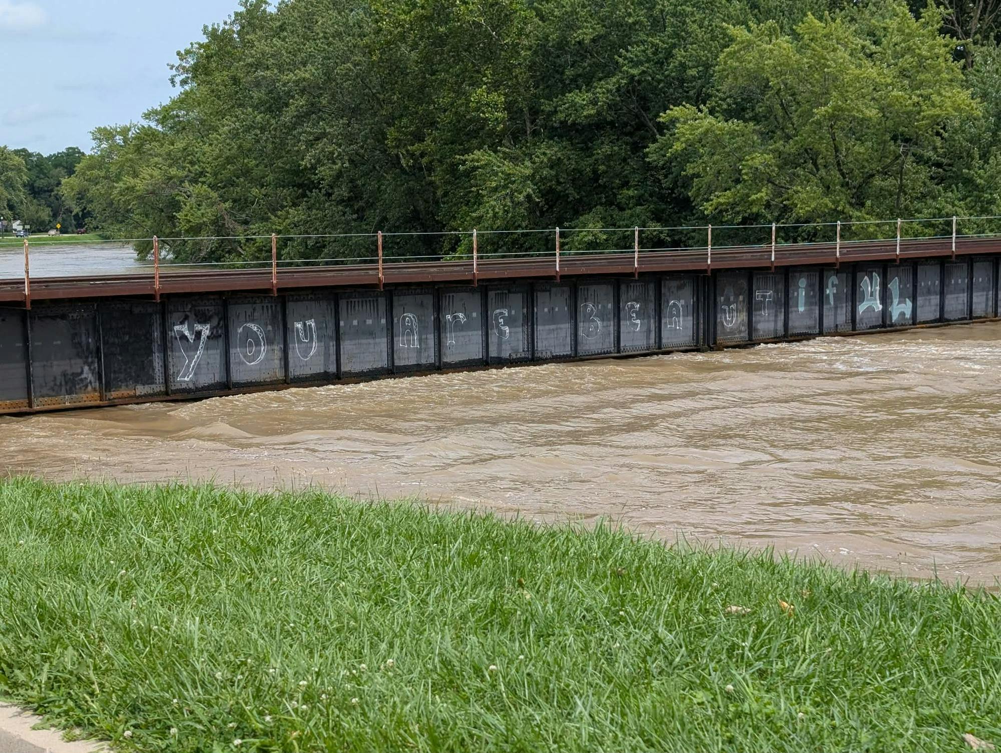 White River expected to crest at 18.9 feet as Muncie flooding worsens ...