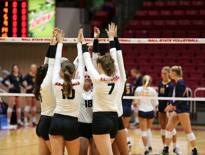 Women's volleyball vs. Toledo 2017 Ball State Daily