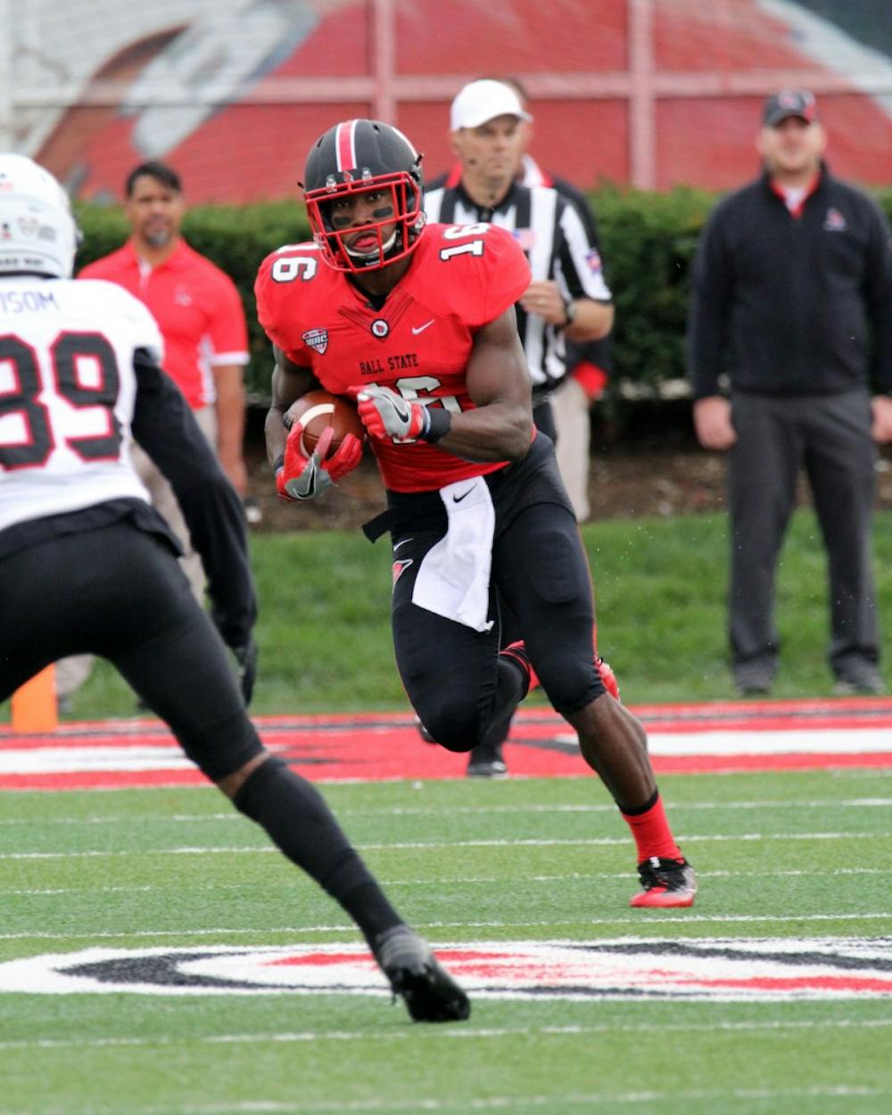 Wide reciever KeVonn Mabon runs the ball during the Cardinals’ game against Northern Illinois on Oct. 1 in Scheumann Stadium. Ball State lost 31 to 24. Paige Grider// DN