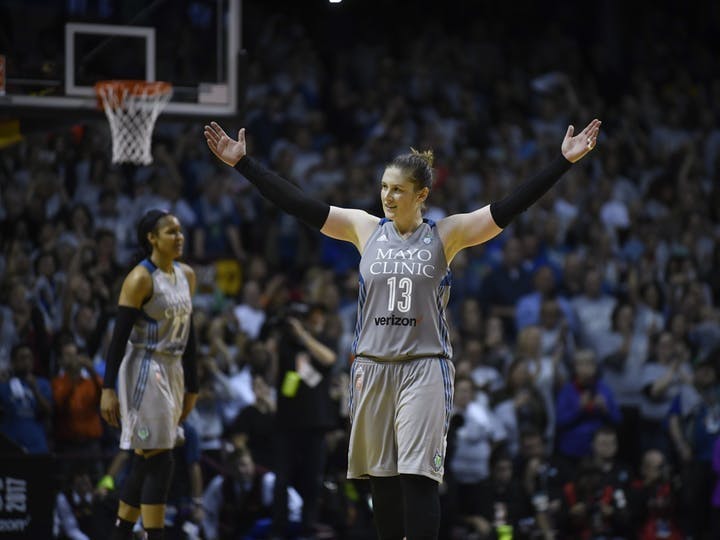 Lindsay Whalen acknowledges the crowd in the final seconds of Game 5 of the WNBA Finals against the Los Angeles Sparks in October 2017 at Williams Arena. The Lynx won the game, 85-76, to claim their fourth WNBA championship. (Star Tribune, TNS) 