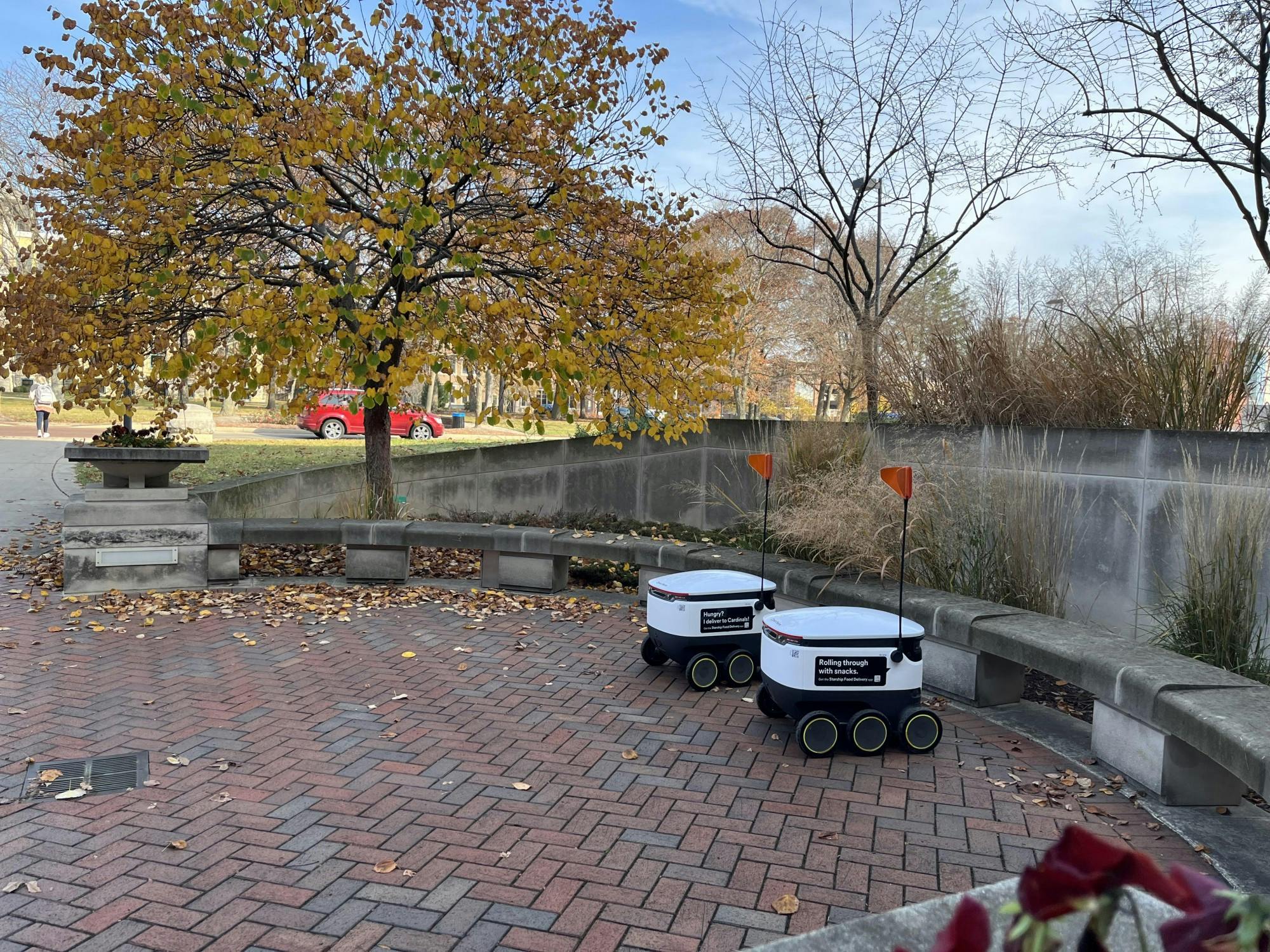 Dining robots sit on the sidewalk Nov. 2 outside the Student Center Tally. Kyle Smedley, DN