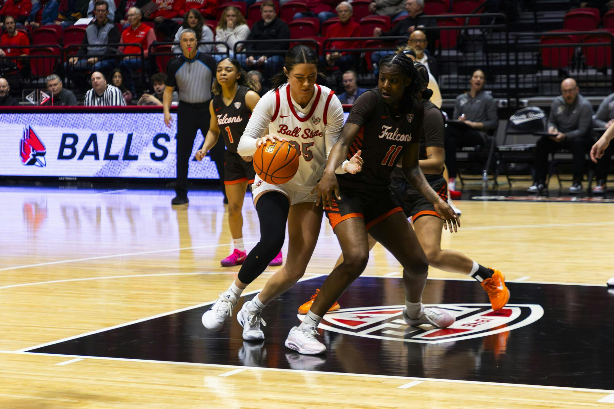 Senior Bree Salenbien dribbles the ball Feb. 14 in Worthen Arena. Ball State Women's Basketball wins 82-67 against the Bowling Green Falcons. Brenden Rowan, DN