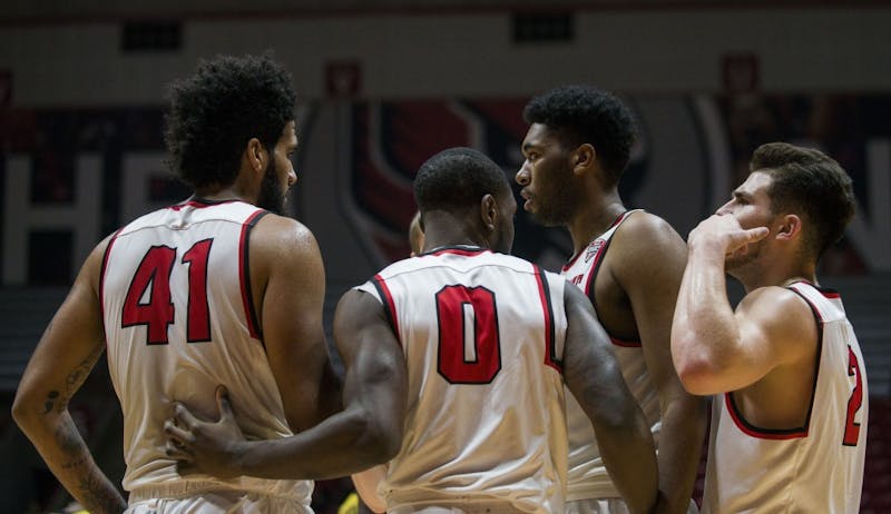 Members of the men's basketball team huddle up under the basket during the game against Alabama State on Dec. 22, 2016 at Worthen Arena. Ball State won 73-48. Breanna Daugherty, DN File