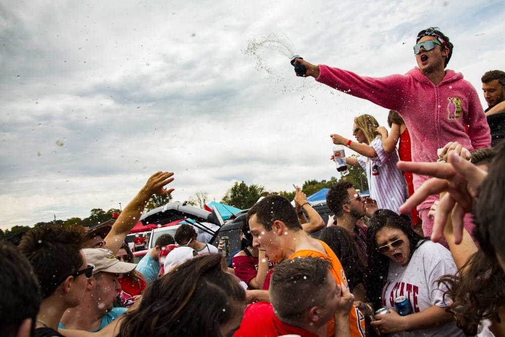 Ball State students, parents and alumni kicked off the Homecoming game with tailgating festivities Oct. 2, 2017  in the Scheumann Stadium student overflew parking lot. The Homecoming celebrations start early Saturday morning with the Homecoming parade and the 5k before Cardinal’s football game against Central Michigan. Grace Hollars, DN