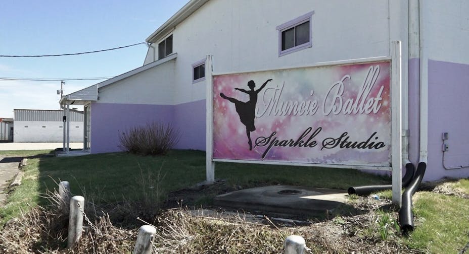 The sign featured in front of Muncie Ballet. 