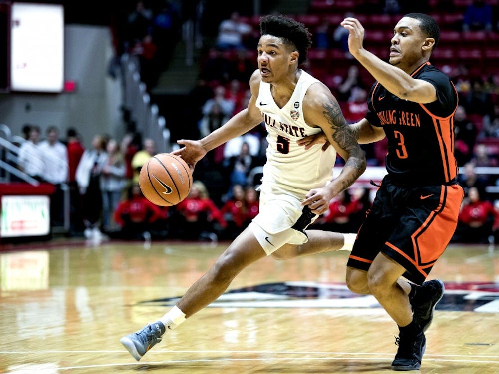 Freshman guard Ishmael El-Amin, pushes past Bowling Green’s Rodrick Caldwell in the first half, Feb. 6 at John E. Worthen Arena. The team reached the Sweet 16 in 1990 before falling to eventual National Champion UNLV. Grace Hollars, DN