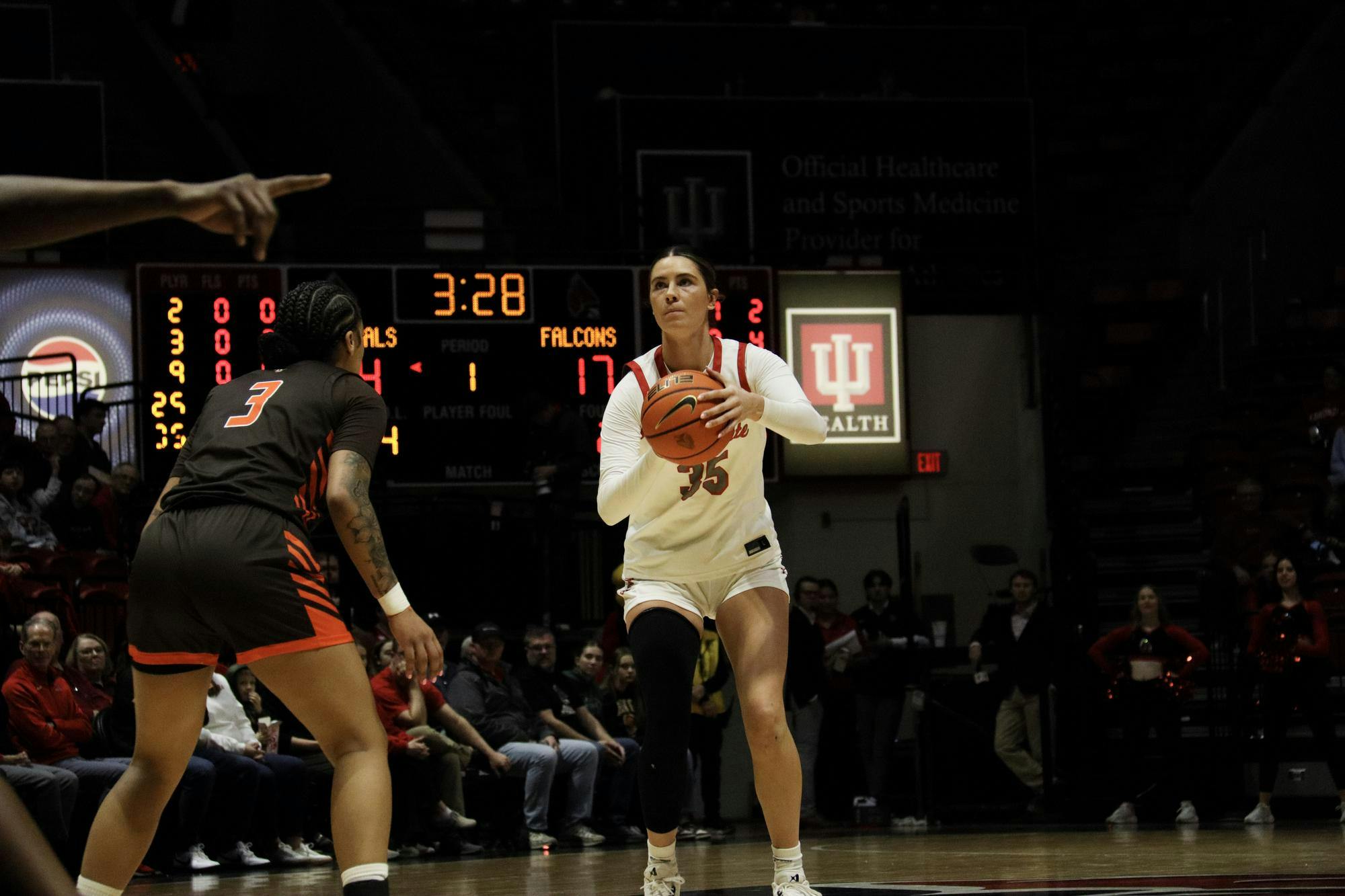 Senior forward Bree Salenbien shoots a three Feb. 14 at Worthen Arena. Salenbien was 3-5 from the 3-point line against Bowling Green Women's Basketball team. Kaibre Taylor, DN