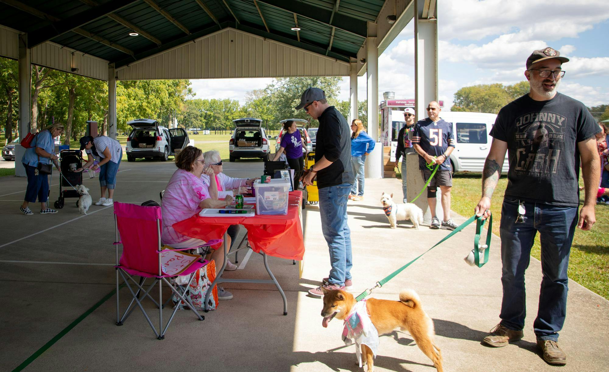 Participants wait to check in  Sept. 7 at the first-annual Grateful Tail Wagging Showcase. The event welcomed local community members, volunteers and small business vendors. Jessica Bergfors, DN