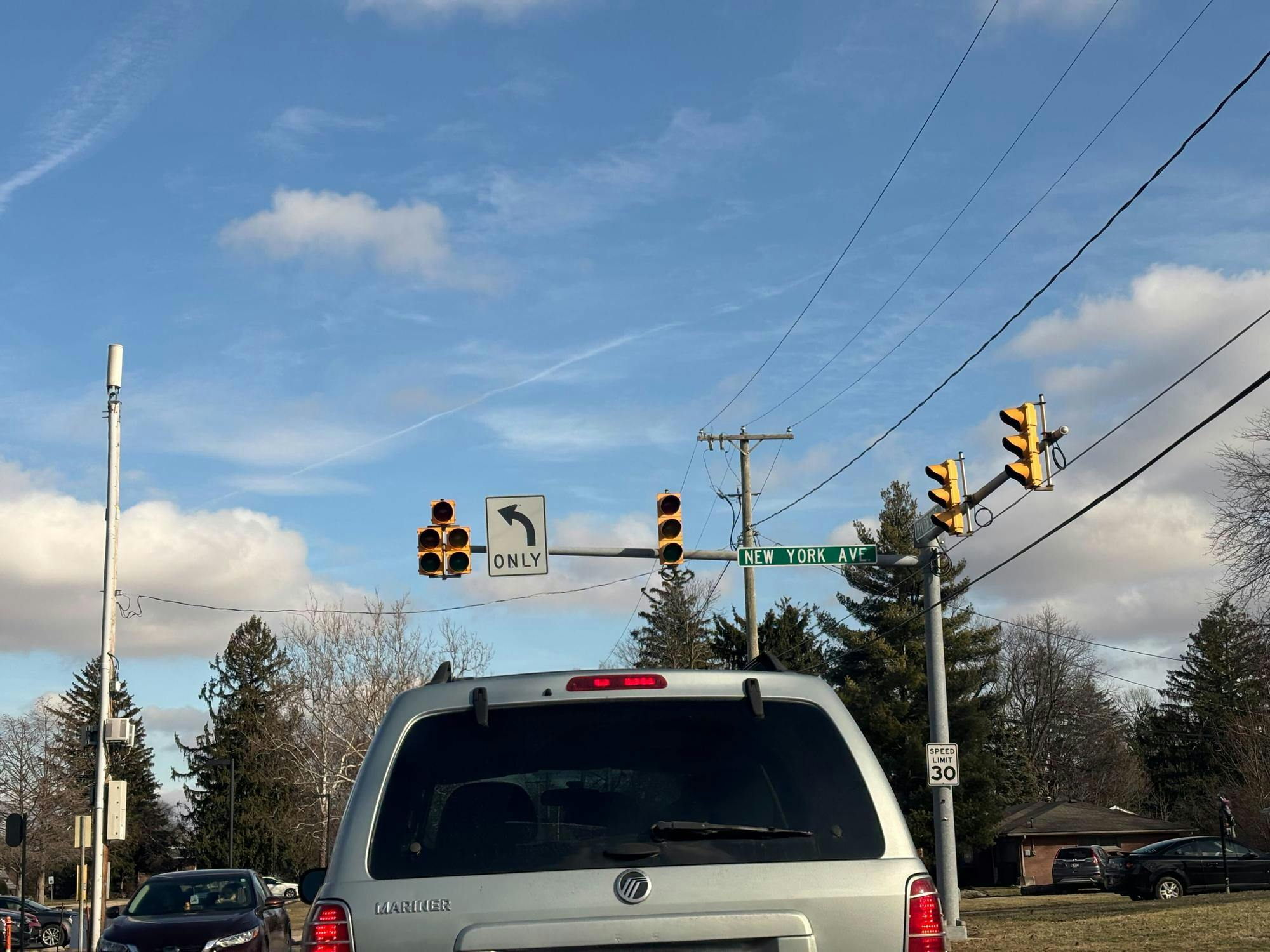 A traffic light on New York Ave. in Muncie stopped working as a result of a Feb. 4 power outage in the city. The outage has left near 2,000 people without power and is estimated to last until 7 p.m. Trinity Rea, DN