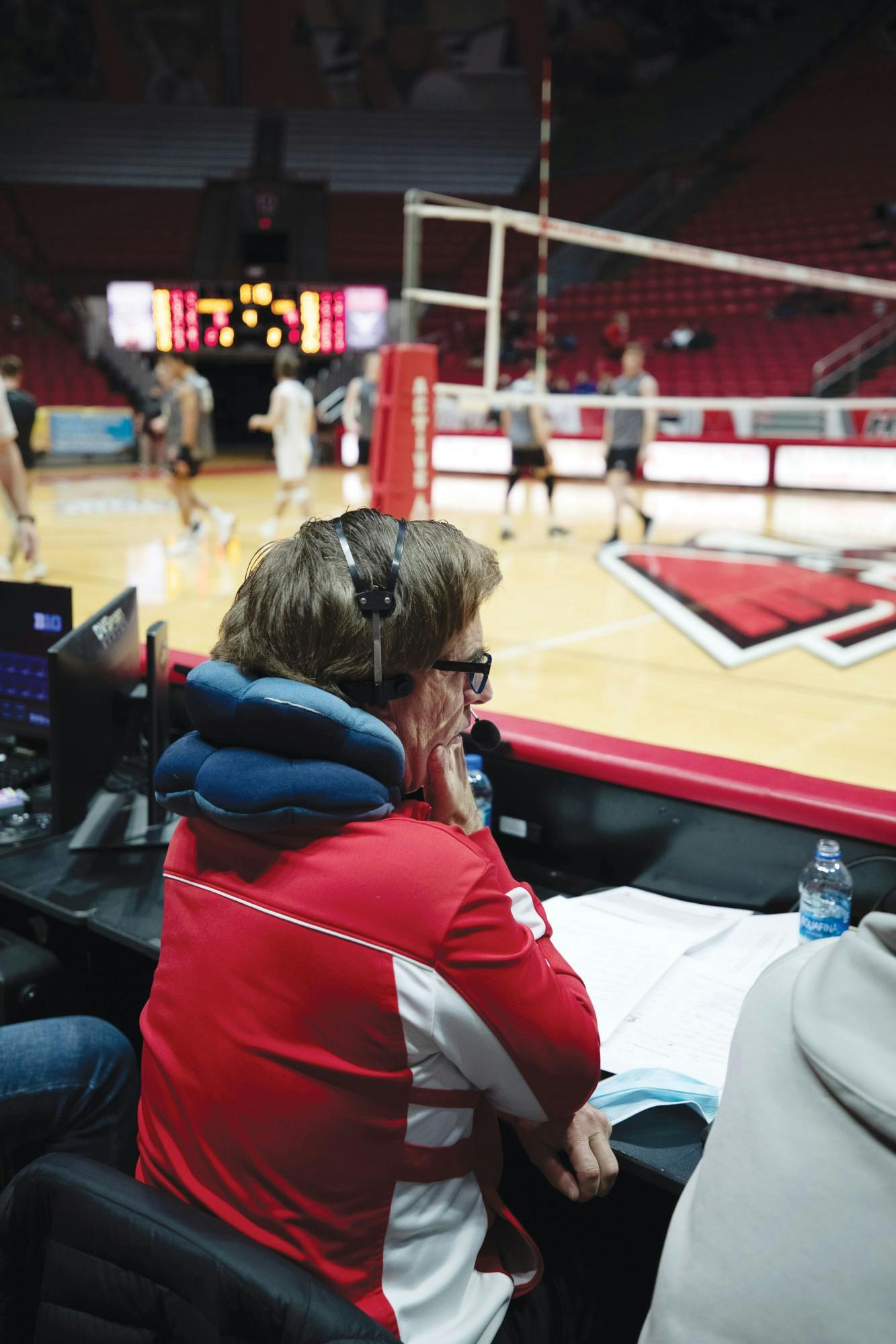 PA announcer Steve Shondell watches the a Men’s Volleyball game between Ball State and Lindenwood Feb. 24 at Worthen Arena. The Cardinals went on to beat Lindenwood 3-1. Eli Houser, DN