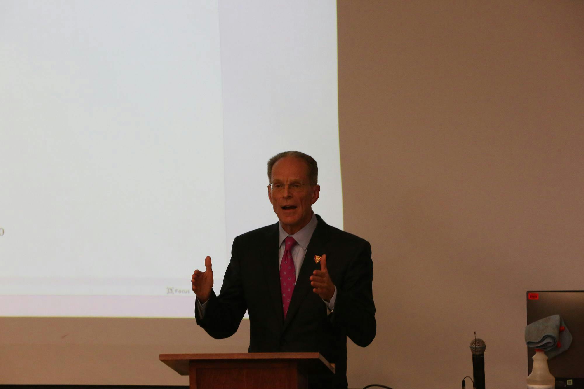 President Geoffrey Mearns explains his reasoning for not speaking out too much about the wrongful termination lawsuit against him during the Oct. 2 University Senate meeting in Ball Communications Building. Landon Jones, DN&nbsp;