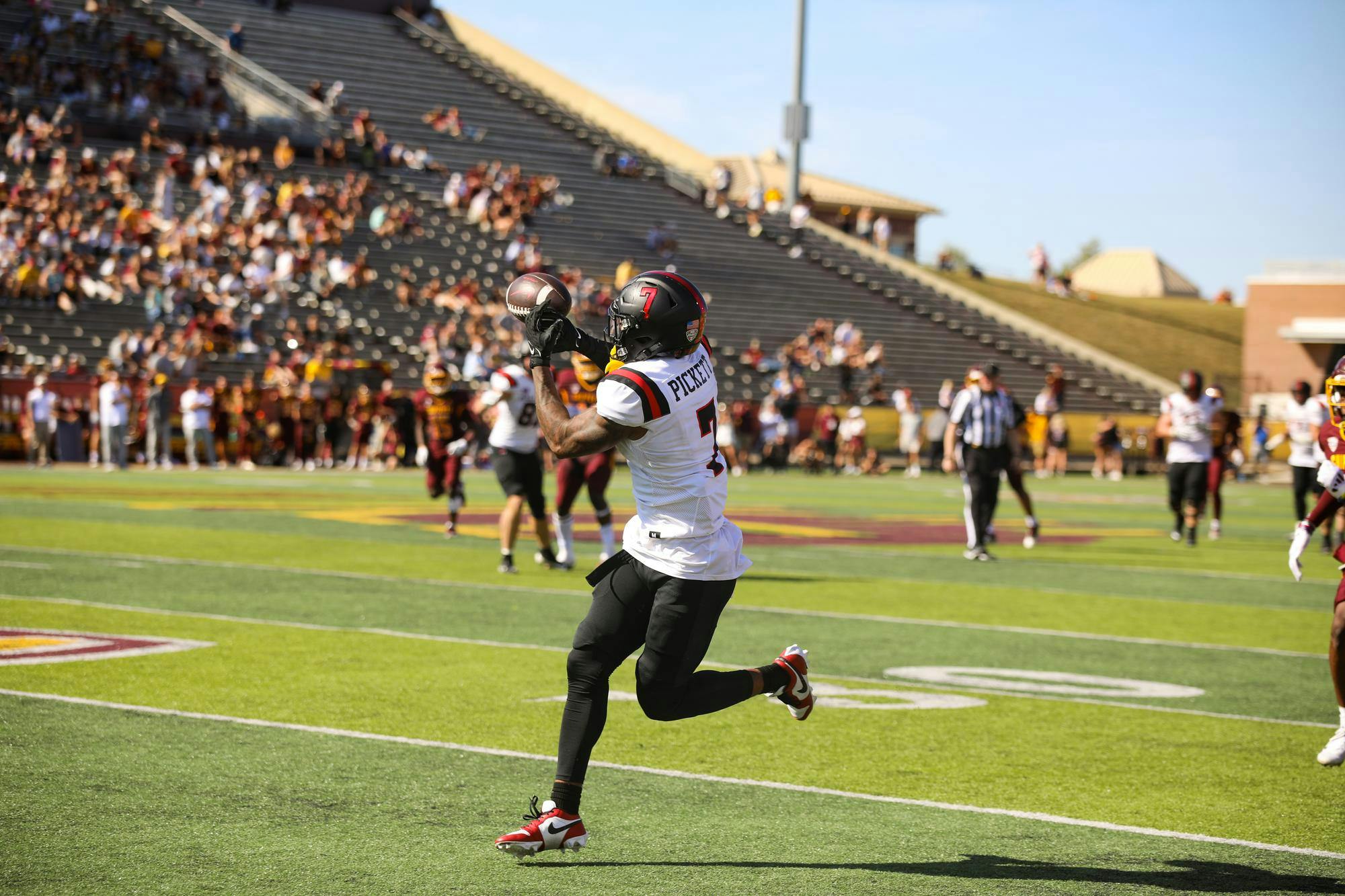 Sophomore wide receiver Cam Pickett attempts to catch the ball ept. 21 Kelly/Shorts Stadium. Pickett saw no action last football season. Isabella Kemper, DN