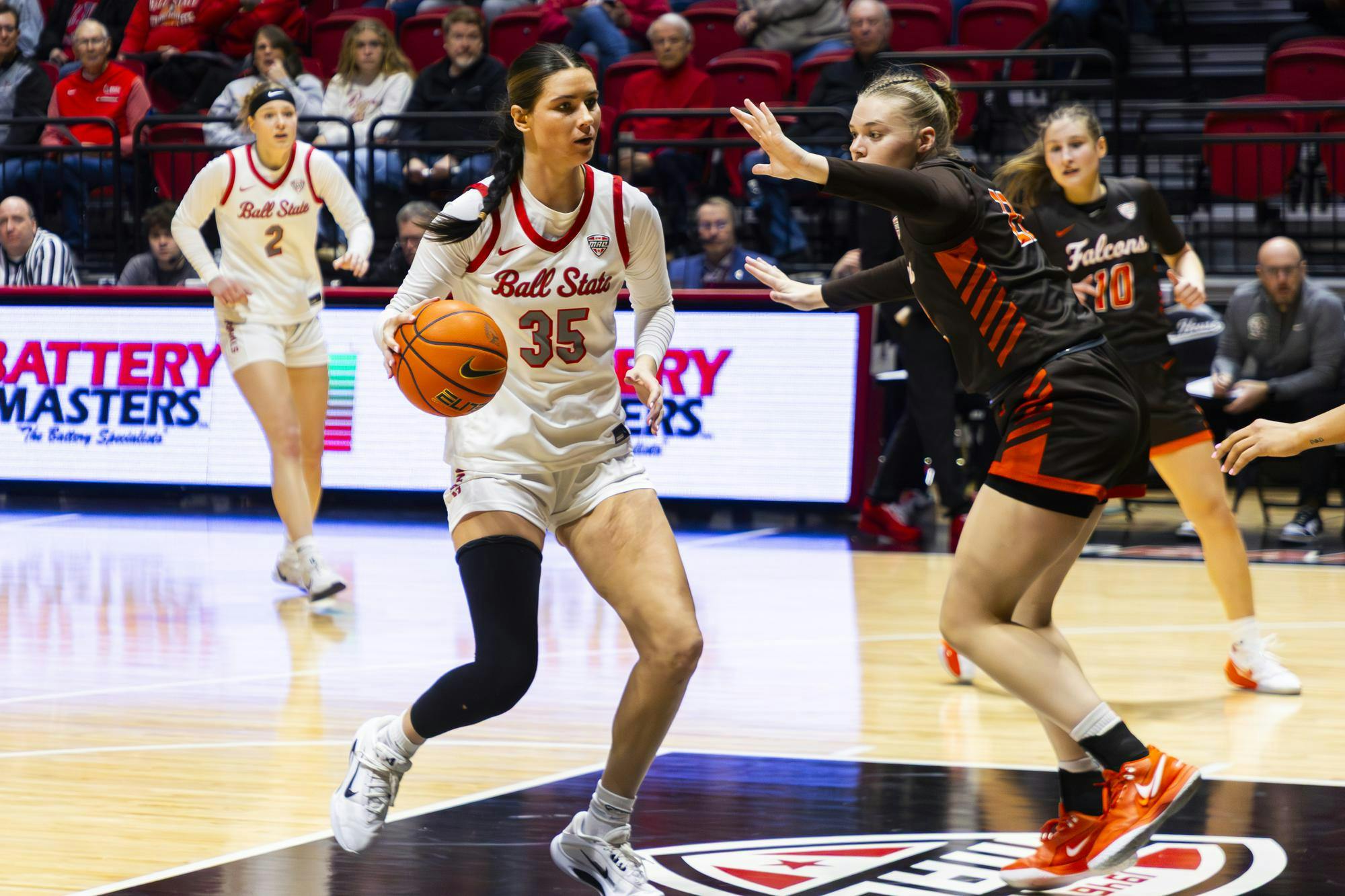 Senior Bree Salenbien guards the ball Feb. 14 in Worthen Arena. Brenden Rowan, DN