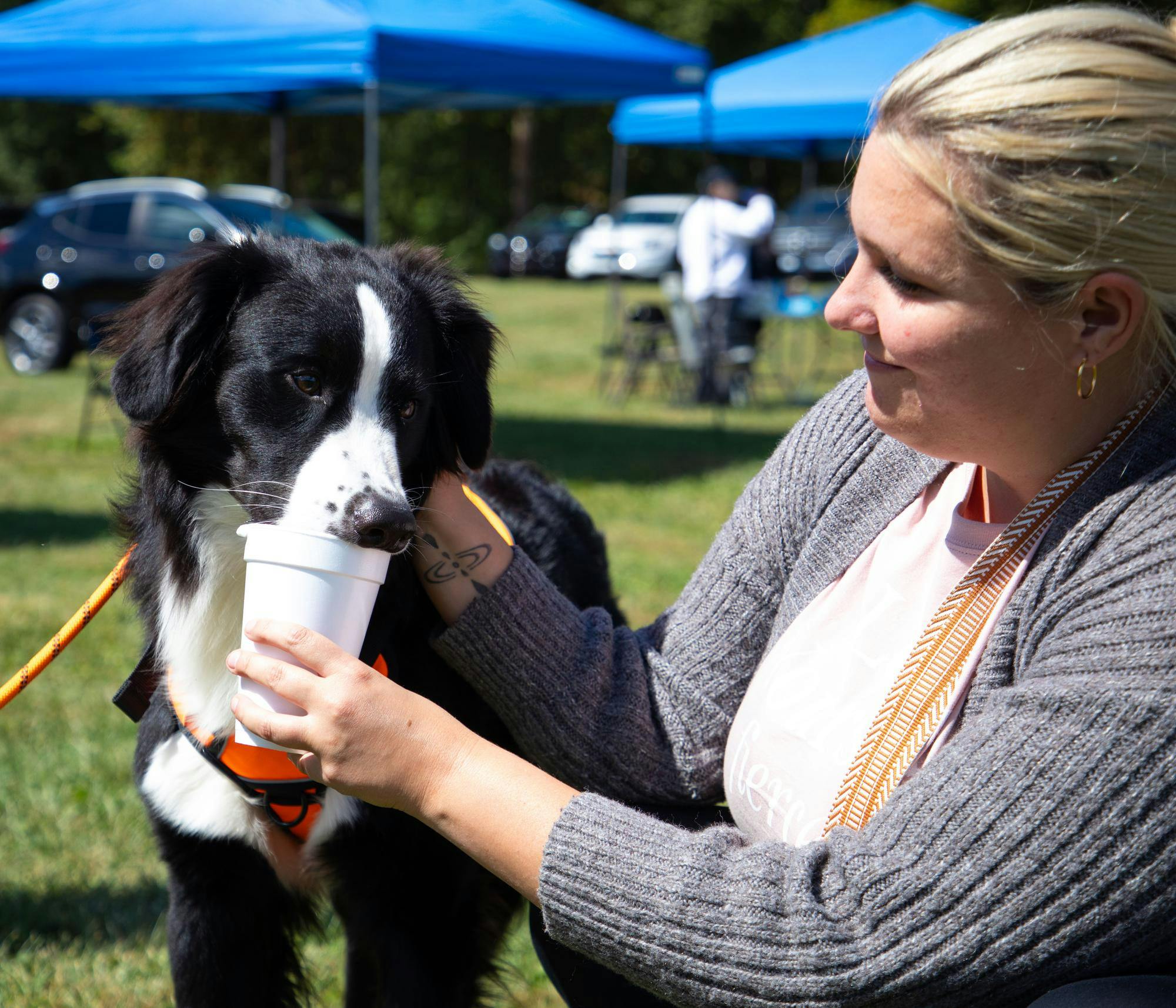 Dog owner Shaylee Smith feeds her dog Maverick a pup cup Sept. 7 at the Grateful Tail Wagging Showcase. Jessica Bergfors, DN