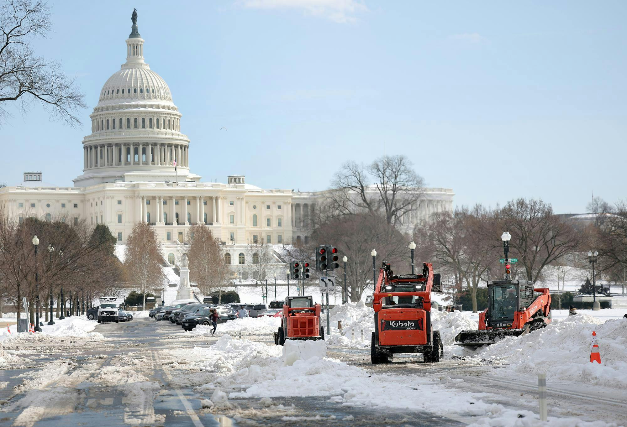 WASHINGTON, DC - JANUARY 28: Crews work to clear snow on Pennsylvania Ave. near the U.S. Capitol on January 28, 2026 in Washington, DC. Residents in Washington, DC are growing fustrated as many roads and sidewalks remain covered in snow and public schools remain closed for a third day after the Nation's capital was hit by winter storm Fern. (Photo by Kevin Dietsch/Getty Images)