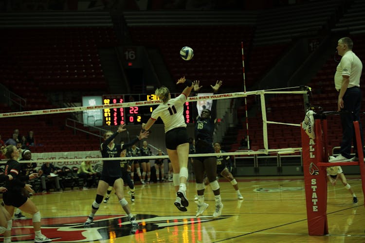 Snyder, defense helps Cardinals put away Akron Ball State Daily