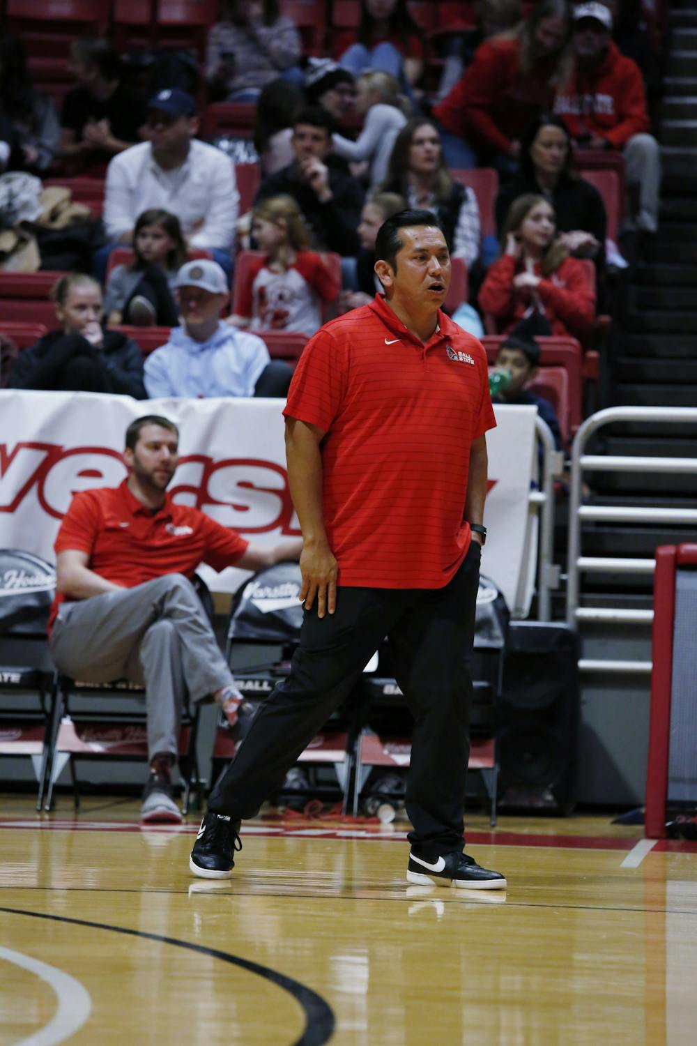Ball State men's volleyball Head Coach Donan Cruz speaks to the team from the bench area against Sacred Heart University on Jan. 28, 2023 at Worthen Arena. The Cardinals won against the Pioneers 3-0. Mya Cataline, DN