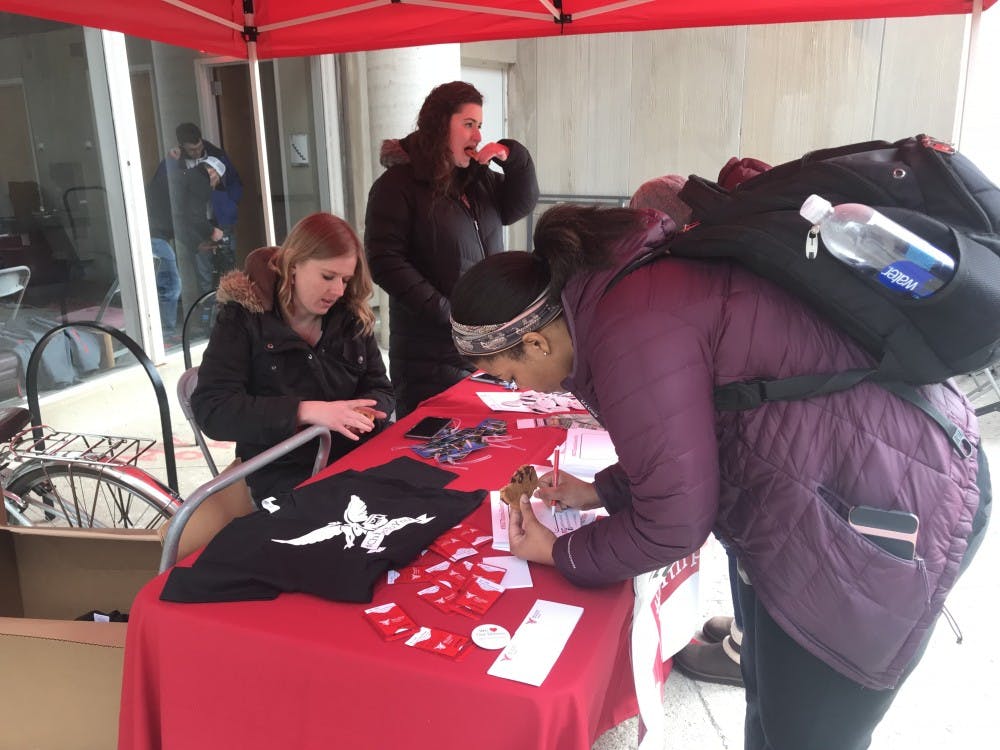 Senior psychology major Octavia Miller fills out a thank you card during Thank A Donor Day Tuesday, April 10. Organizers hoped that 3,500 cards would be filled out throughout the event and as of Monday, they had collected 2,800. Hannah Gunnell, DN Photo