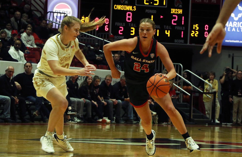 Junior Madelyn Bischoff dribbles Nov. 24 in a game against Notre Dame at Worthern Arena. Zach Carter, DN.
